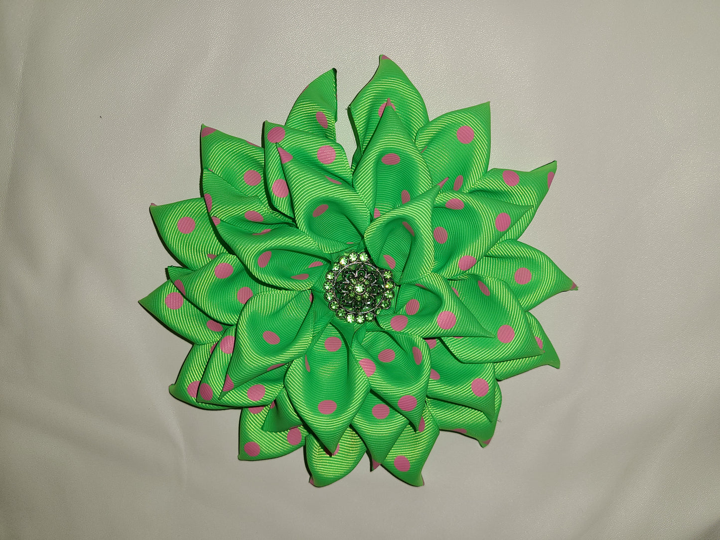 Ribbon brooch
