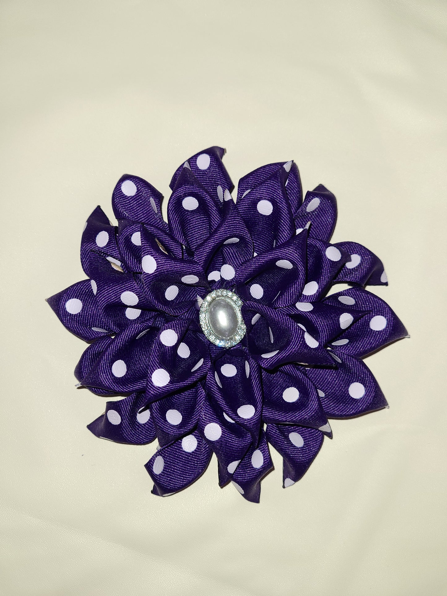 Ribbon brooch