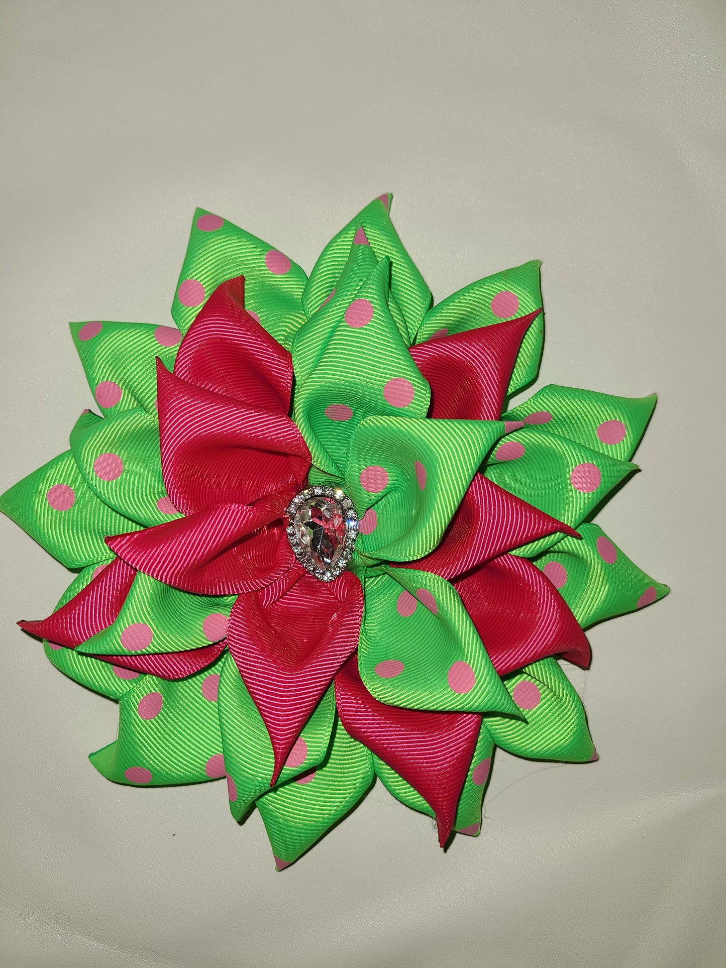 Ribbon brooch