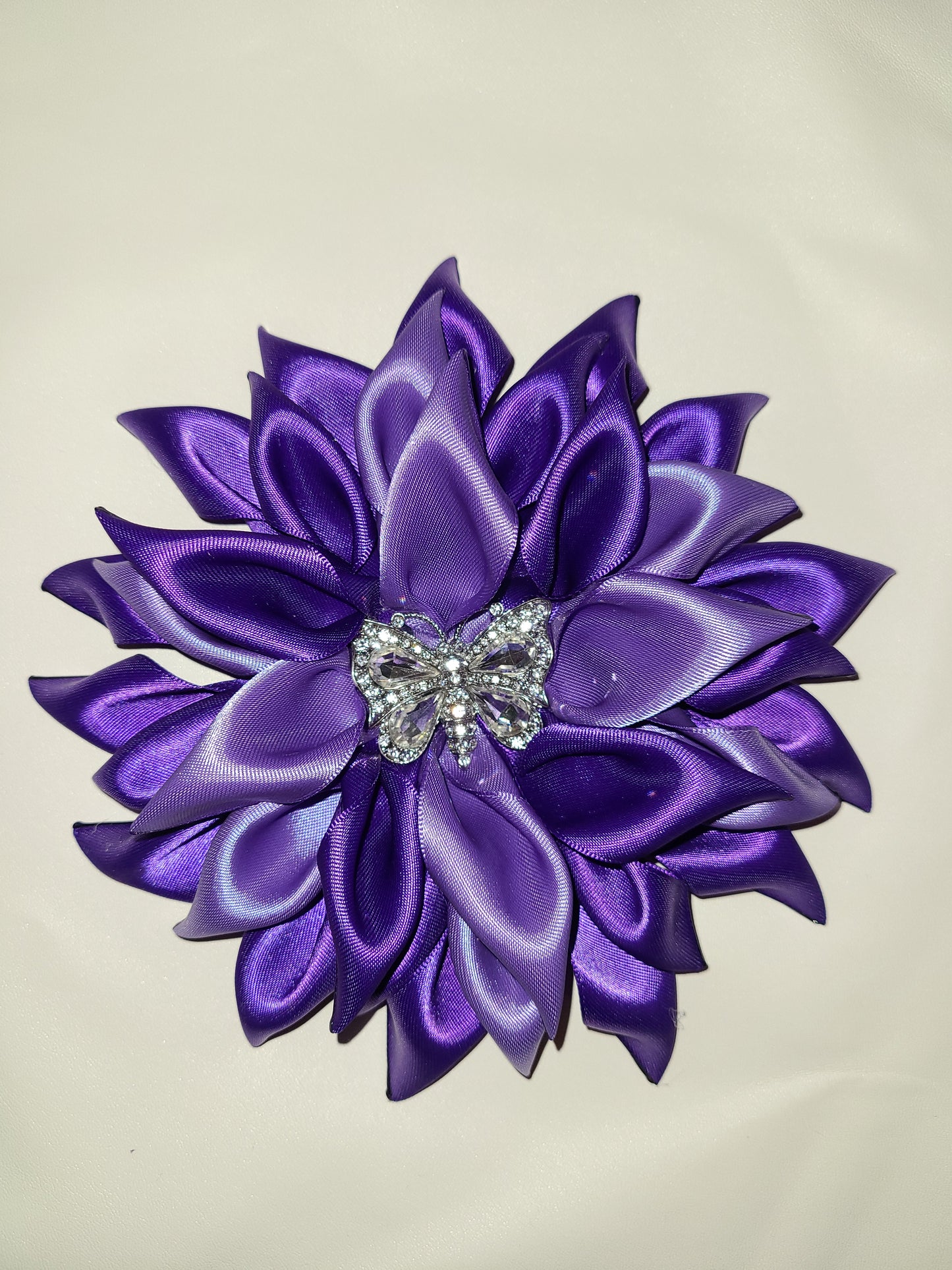 Ribbon brooch
