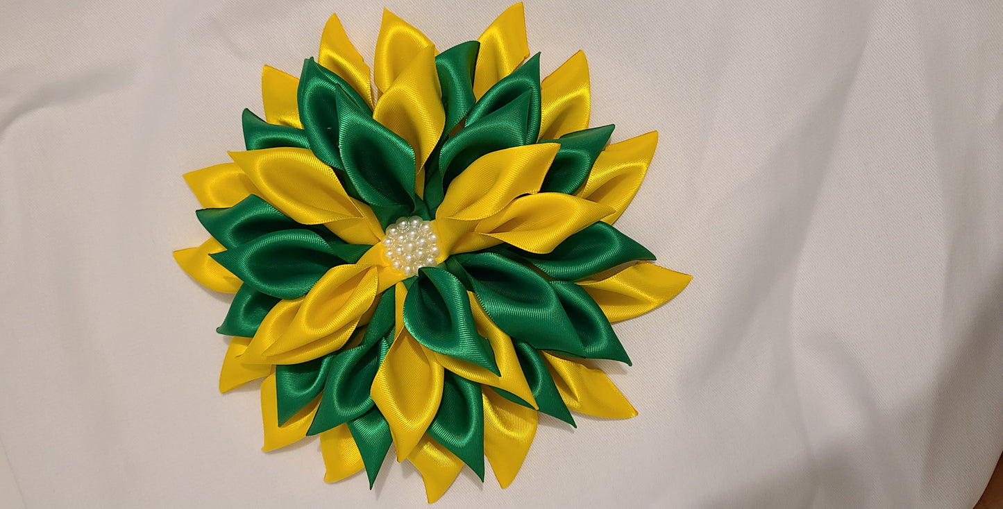 Ribbon brooch